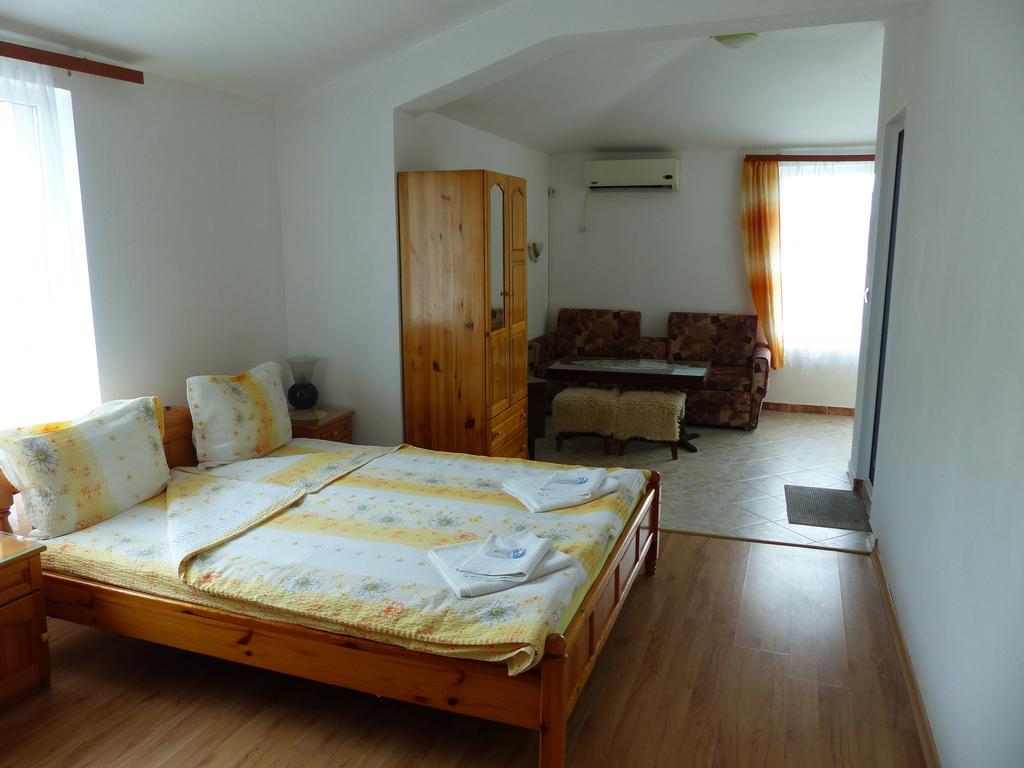 Sunhouse Rooms Carevo Exterior foto